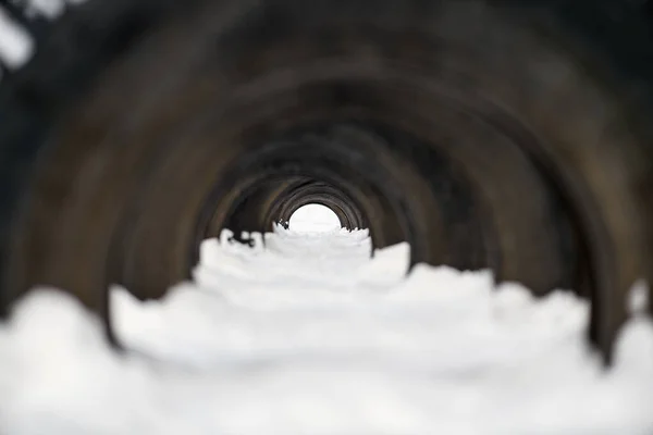 Texture of car tires. The tunnel of tires in the snow. The concept of security of the car: winter tires, fifth wheel ice. Selective focus — Stock Image Texture Car Tires Tunnel Tires Snow Concept Security Car Winter Royalty Free Stock Images