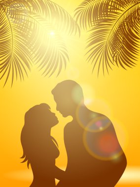 Turuncu bir güneşli arka plana palmiye ağaçlarının altında âşık