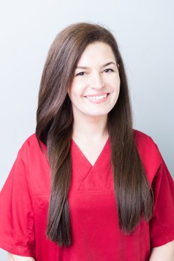 Genç bir diş hekimi doktor kadının portresi