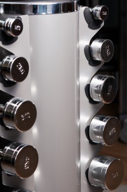 Ayarlı çelik halterlerin kaldırma nesneleri olarak kapatılması