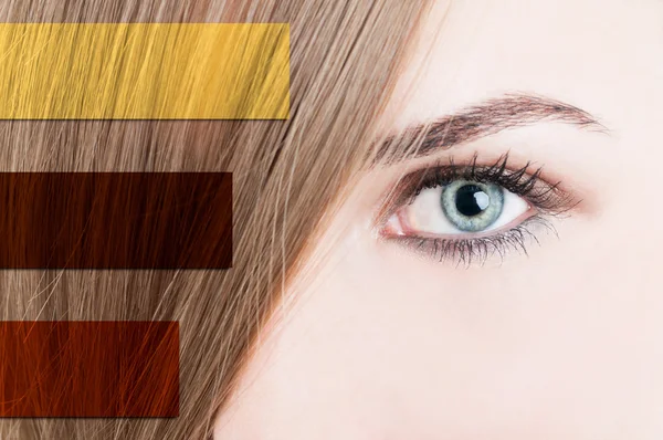 Close-up de olho de mulher com pele perfeita e cabelo liso — Fotografia de Stock