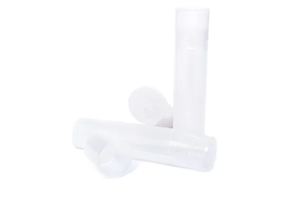 Labbra idratante contenitori di plastica isolati — Foto Stock