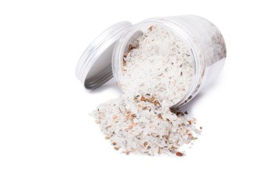 Şeffaf plastik kavanoz veya kapsayıcı aromalı tuz