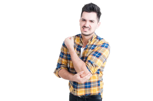 Schöner Mann leidet unter Ellbogenschmerzen — Stockfoto