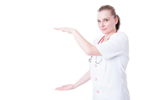 Doctor woman holding blank advertising space area — Stock Photo, Image