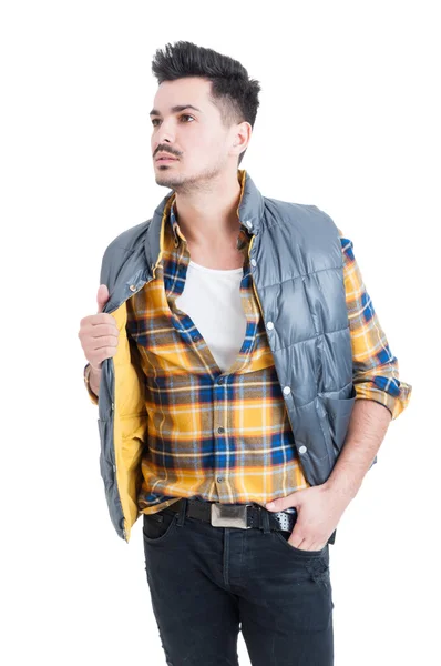 Mode portret van knappe stijlvolle man dragen casual kleding — Stockfoto