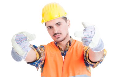 Öfkeli mühendis veya yapıcı çift kaba jest gösteren