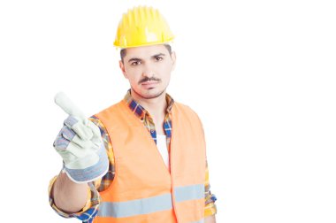 Ciddi mühendis parmağıyla hiçbir veya inkar jesti yapıyor