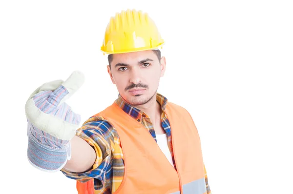 Joven constructor mostrando obsceno gesto del dedo medio — Foto de Stock