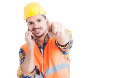 Pozitif kendinden emin mühendis gülümseyerek ve sizi işaret