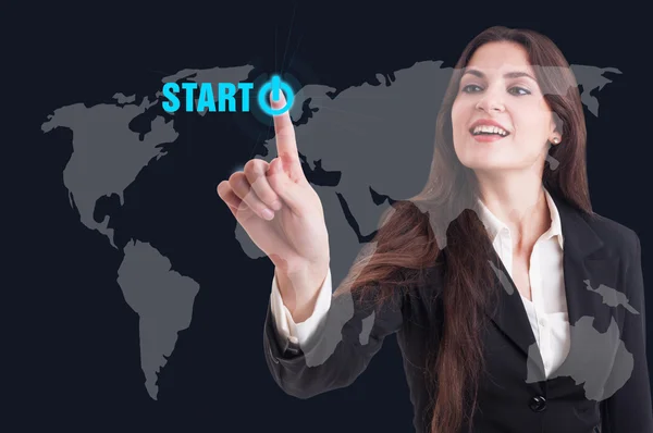 Geschäftsfrau drückt Startknopf bei digitalem Durchblick — Stockfoto