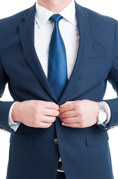 Verkäufer oder Anwalt schließt seine elegante blaue Anzugjacke — Stockfoto