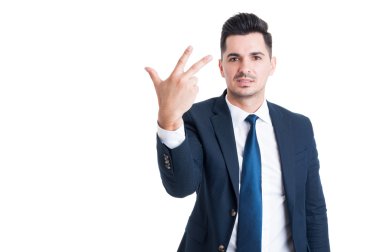 Gülümseyen iş adamı veya satış gösteren üç numaralı adamım