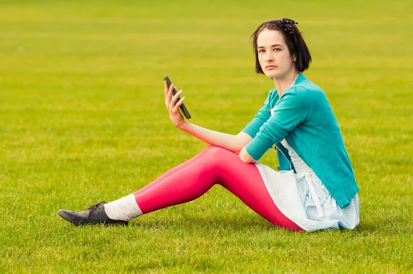 Attractive brunette woman holding and using digital tablet outdo — Stock Photo, Image