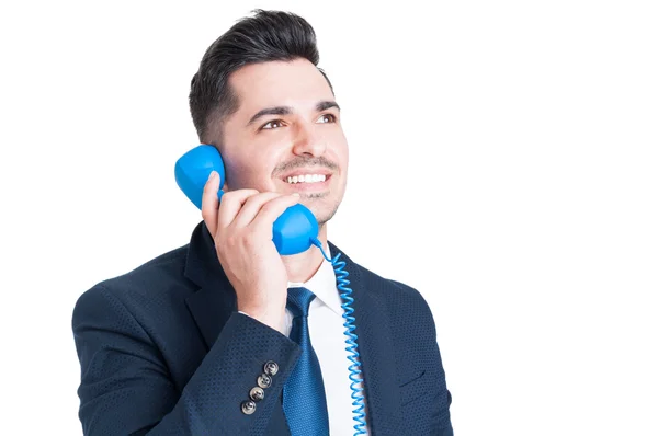 Close-up de empresário feliz bem sucedido falando no telefone retro — Fotografia de Stock
