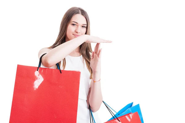 Attraente giovane ragazza facendo un timeout o segno di stop — Foto Stock