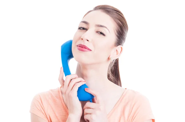 ショッピングのお問い合わせコンセプトとして電話を保持しているきれいな女性 ストック写真