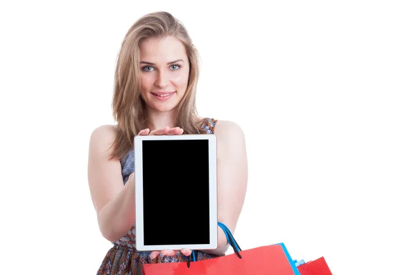 Shopper allegro sorridente e tenendo tablet portatile con vuoto — Foto Stock