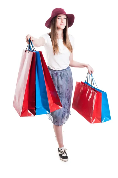 Concepto de relajación de ocio con la joven hembra feliz haciendo shoppin —  Fotos de Stock