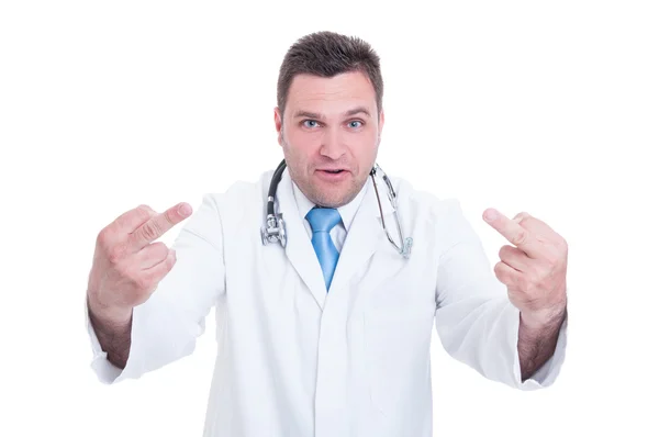 Médico varón mostrando el dedo medio con ambas manos — Foto de Stock