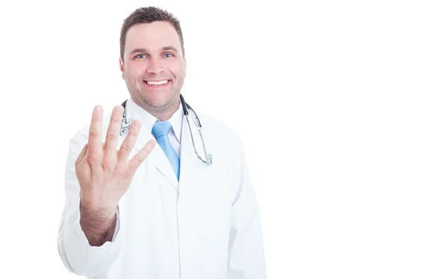 Młody Doktor uśmiechnięty i pokazano numer cztery jedną ręką — Zdjęcie stockowe