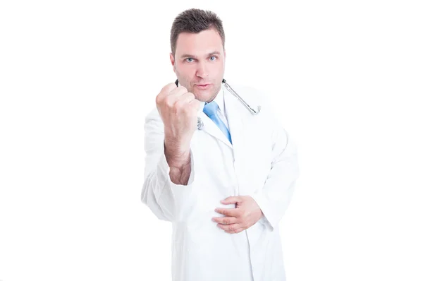 Чоловік-лікар або лікар відчуває сильний або впевнений, показуючи кулак — стокове фото