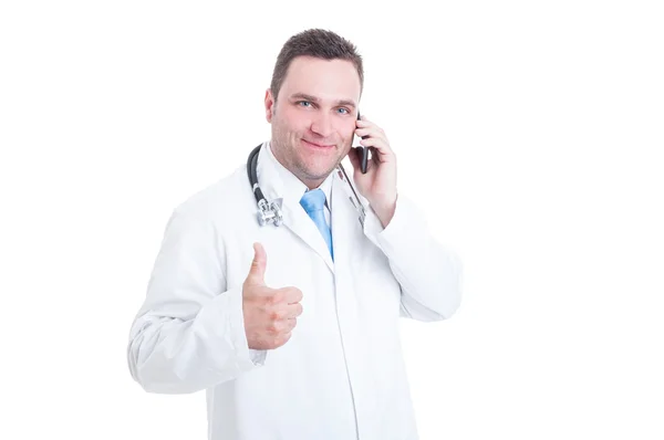 Male medic making thumb up gesture and having phone call — Stock Photo, Image