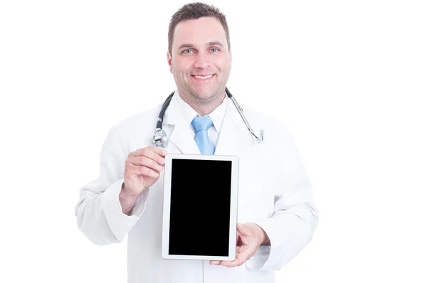 Médico o médico masculino que sostiene la tableta con pantalla negra — Foto de Stock