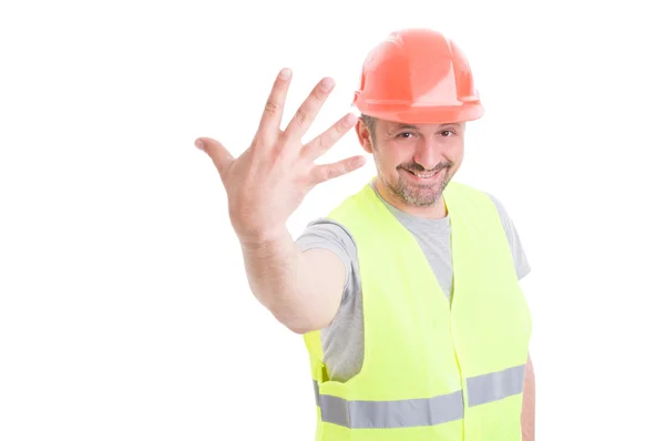 Ingeniero joven guapo mostrando el número cinco o quinto — Foto de Stock