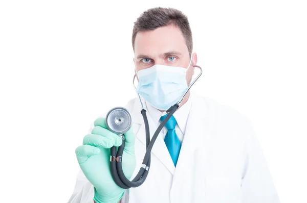 Mužské doktor drží stetoskop jako consulting — Stock fotografie