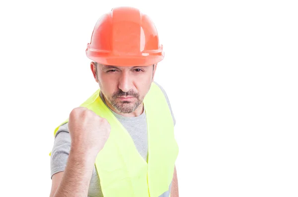 Retrato de trabalhador irritado mostrando seu punho — Fotografia de Stock