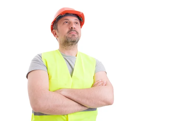 Construtor bonito confiante posando com braços dobrados — Fotografia de Stock