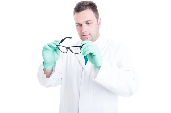 Male scientist preparing and looking at his glasses — Stock Photo, Image