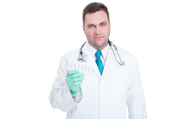 Medico maschile sensazione di disagio circa supposte blister — Foto Stock