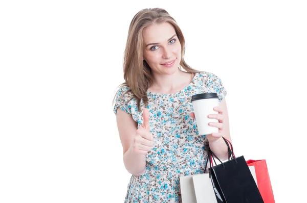 Shopper mit Kaffee und Taschen, die wie Schilder aussehen — Stockfoto