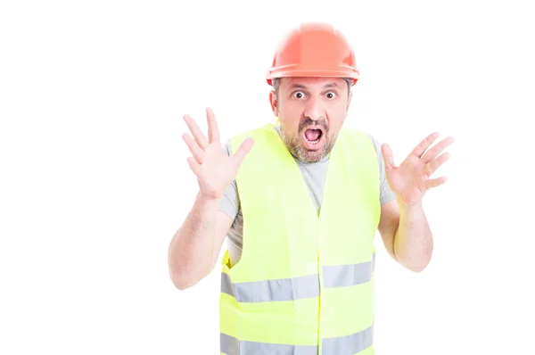 Assustado jovem construtor gritando e olhando aterrorizado — Fotografia de Stock