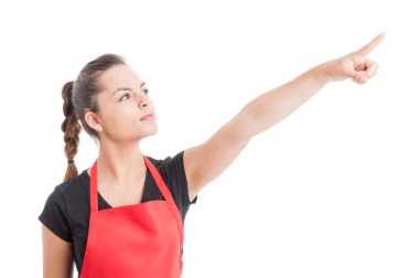 Çekici mağaza çalışanı parmak yukarı işaret