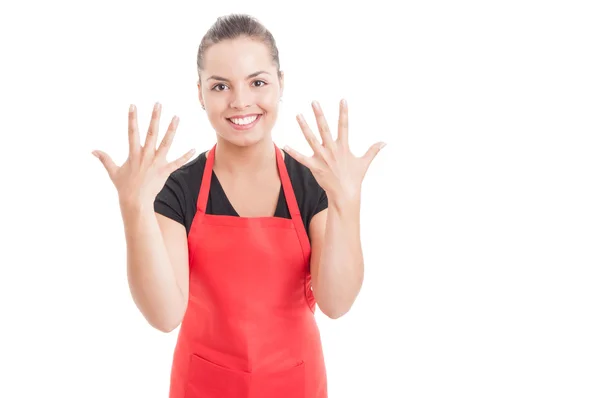 Mooie vrouwelijke werknemer die nummer tien weergeeft — Stockfoto