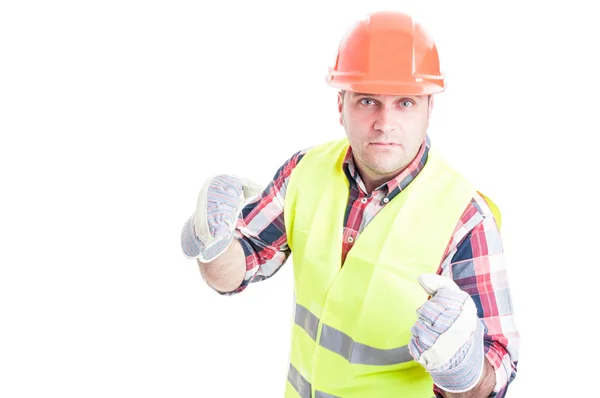 Wütender Bauunternehmer, der bereit ist, jemanden zu schlagen — Stockfoto