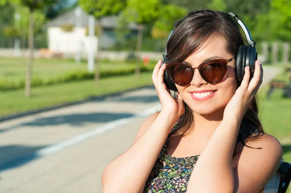 Girl smiling and enjoying her music on headphones — Stock Photo, Image