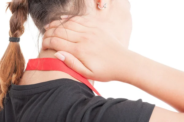 Fechar-se de empregado feminino com problema cervical — Fotografia de Stock