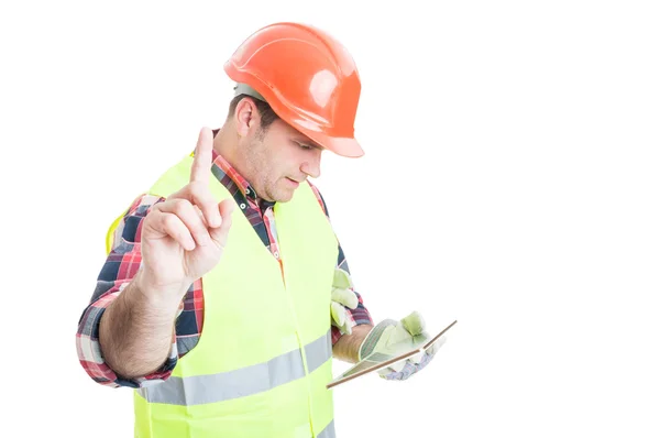 Vänta en minut konceptet med konstruktören hålla tablet — Stockfoto
