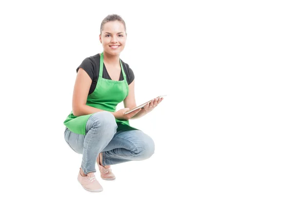 Young hypermarket female with modern tablet — Stock Photo, Image