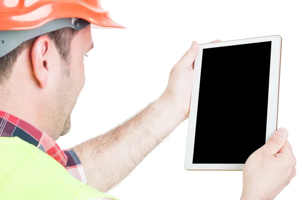 Achteraanzicht van constructor houden van Tablet PC — Stockfoto