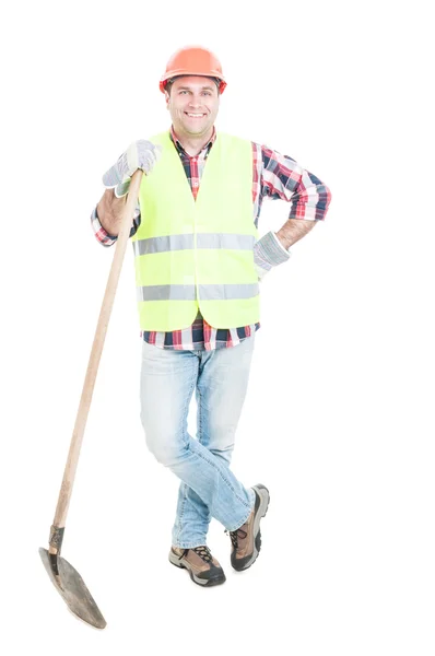 Operaio edile sorridente con casco e pala — Foto Stock