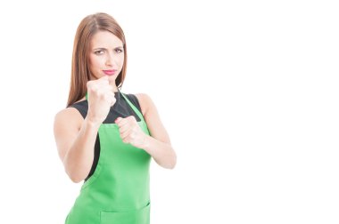 Öfkeli kadın çalışan birisi tekme