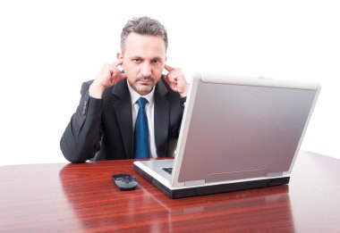 Dinle reddederek ofisinde erkek yönetmen