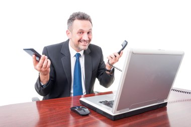 Smartphone ve alıcı holding Yöneticisi gülümseyen