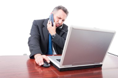 Telefon ve cep telefonu kullanarak Aracısı işgal