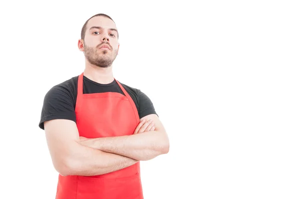 Carniceiro confiante posando com braços dobrados — Fotografia de Stock